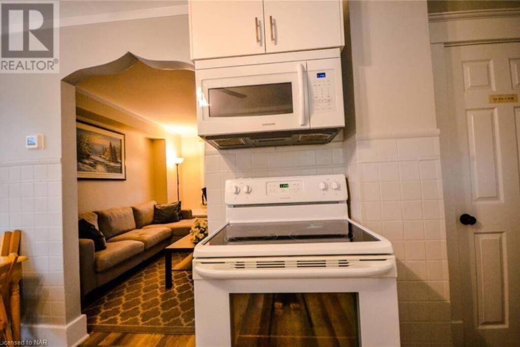 Cozy 3 Bedroom Downtown Cottage With Complimentary Breakfast Delivered Daily To The Rental Cataratas do Niágara Exterior foto