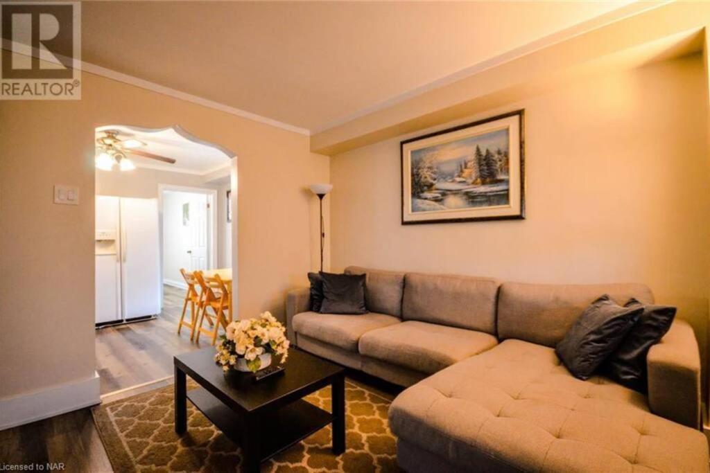 Cozy 3 Bedroom Downtown Cottage With Complimentary Breakfast Delivered Daily To The Rental Cataratas do Niágara Exterior foto
